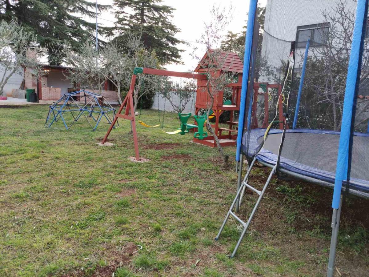 Apartmani Viktorija Fažana Exterior foto