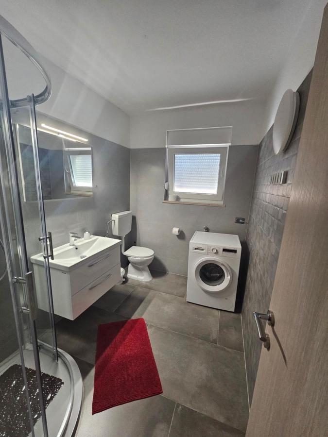 Apartmani Viktorija Fažana Exterior foto
