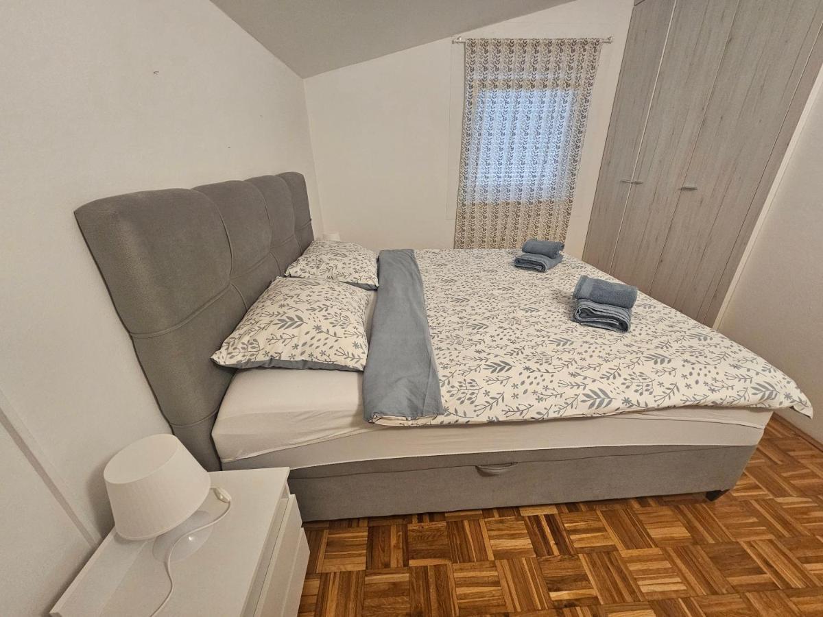 Apartmani Viktorija Fažana Exterior foto