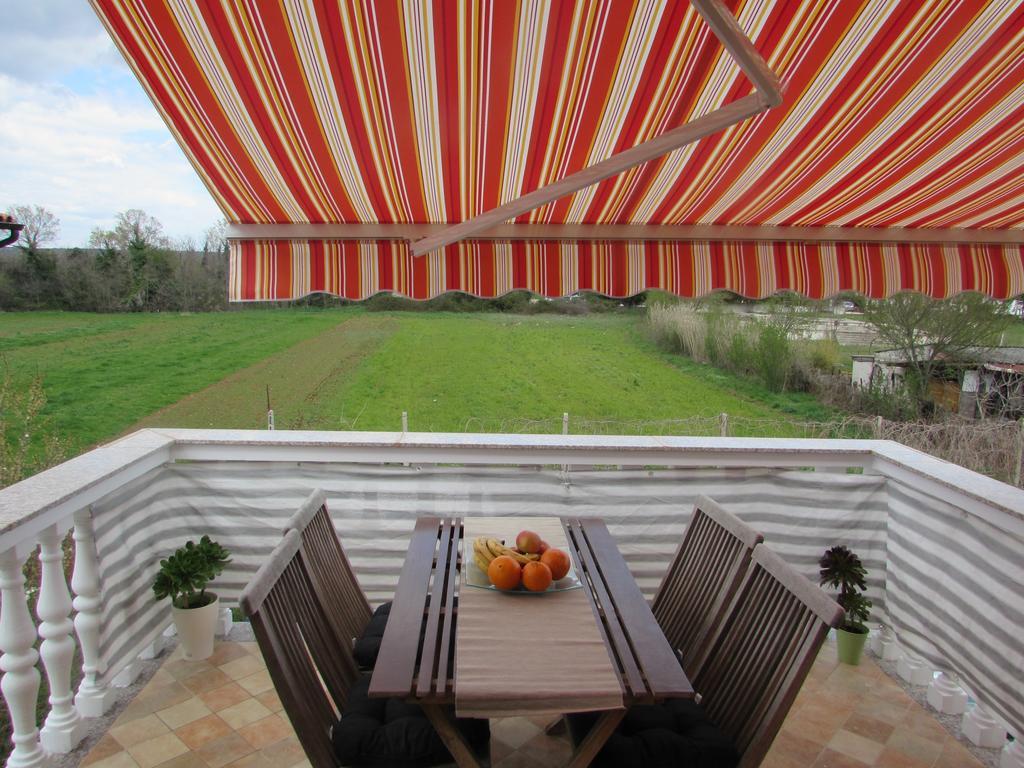 Apartmani Viktorija Fažana Exterior foto