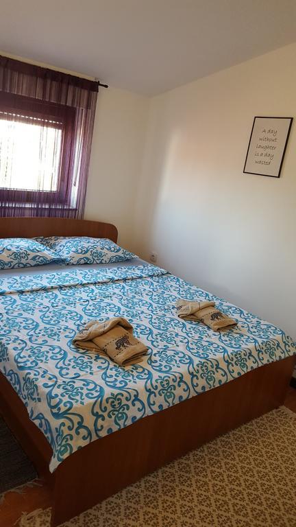 Apartmani Viktorija Fažana Exterior foto